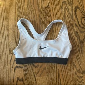 Nike racer back logo training sports bra